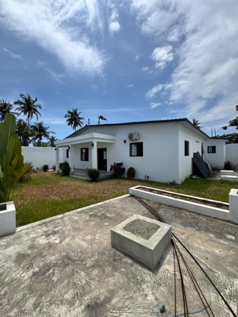 Façade de la villa basse